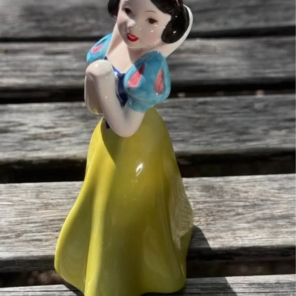 Walt Disney Productions Snow White ceramic figurine made in Japan